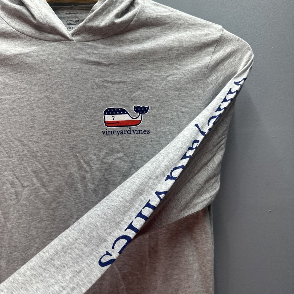 Vineyard Vines Mens Grey Heather Patriotic USA Flag Whale Hoodie T-Shirt M NWT - Picture 3 of 7